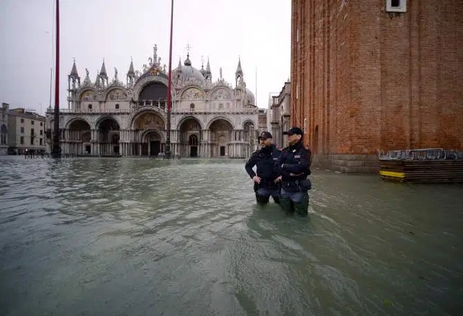 Фотография: Самый большой потоп в Венеции за последние 50 лет: россияне пожертвовали миллион евро на восстановление города на воде №4 - BigPicture.ru