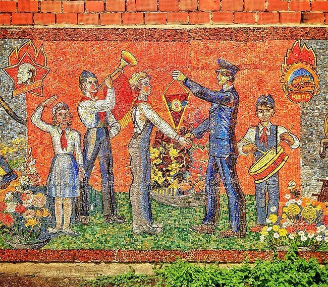 Фотография: Уникальные мозаики, сохранившиеся со времен Советского Союза №11 - BigPicture.ru