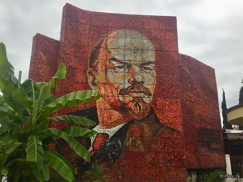 Фотография: Уникальные мозаики, сохранившиеся со времен Советского Союза №1 - BigPicture.ru