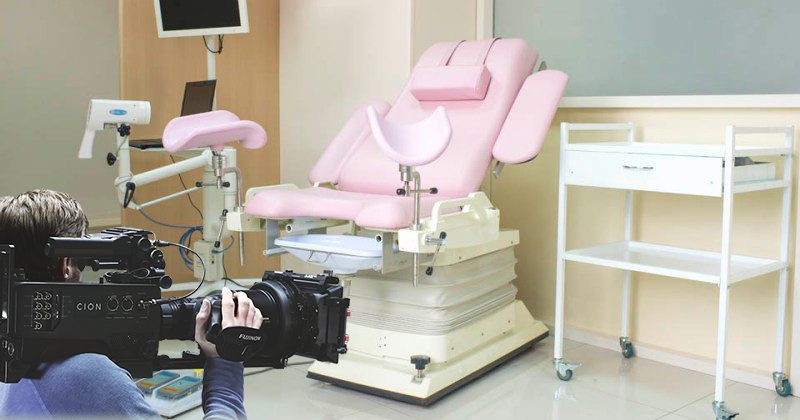 Скрытая камера у гинеколога - новое порно видео