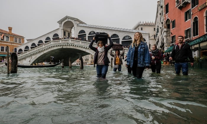 Фотография: Самый большой потоп в Венеции за последние 50 лет: россияне пожертвовали миллион евро на восстановление города на воде №10 - BigPicture.ru