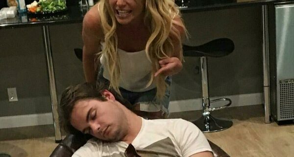 12 знаменитостей, которые сделали очень забавные селфи со своими фанатами