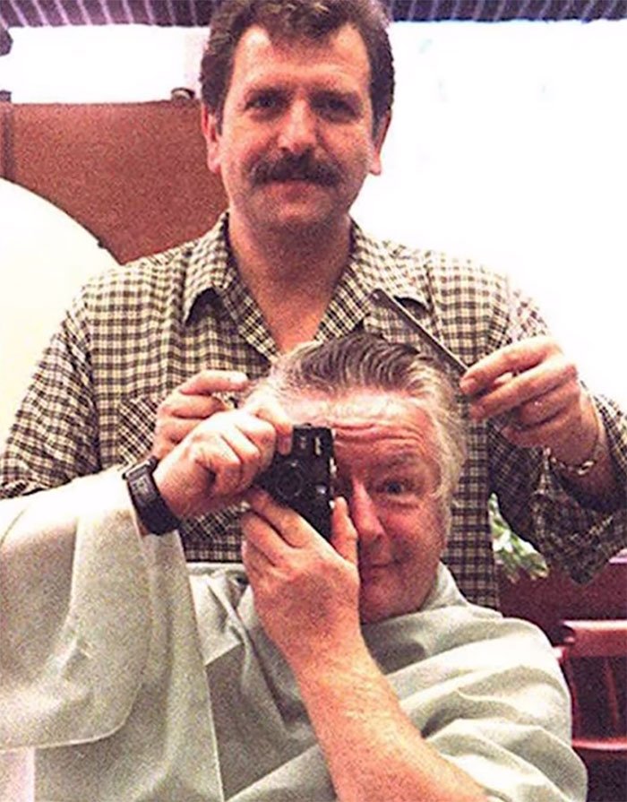 Фотография: Поход к парикмахеру длиною в жизнь: британец почти полвека делает вот такие селфи №3 - BigPicture.ru