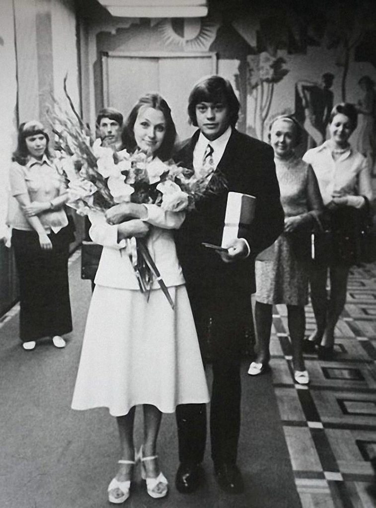 Фотография: В чем выходили замуж звезды советской эпохи: редкие свадебные кадры №2 - BigPicture.ru