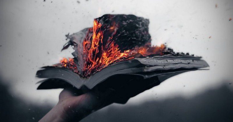 Фотография: Очень позднее Средневековье, или Почему сжигают книги в XXI веке №1 - BigPicture.ru