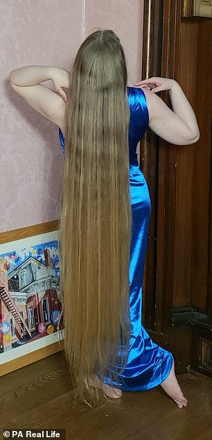 Фотография: Длина имеет значение: фетишисты предлагают американке деньги за то, чтобы она показала им волосы №8 - BigPicture.ru