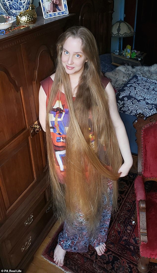 Фотография: Длина имеет значение: фетишисты предлагают американке деньги за то, чтобы она показала им волосы №6 - BigPicture.ru