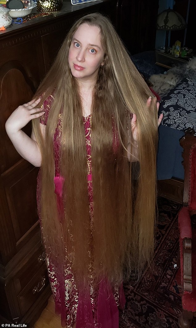 Фотография: Длина имеет значение: фетишисты предлагают американке деньги за то, чтобы она показала им волосы №9 - BigPicture.ru