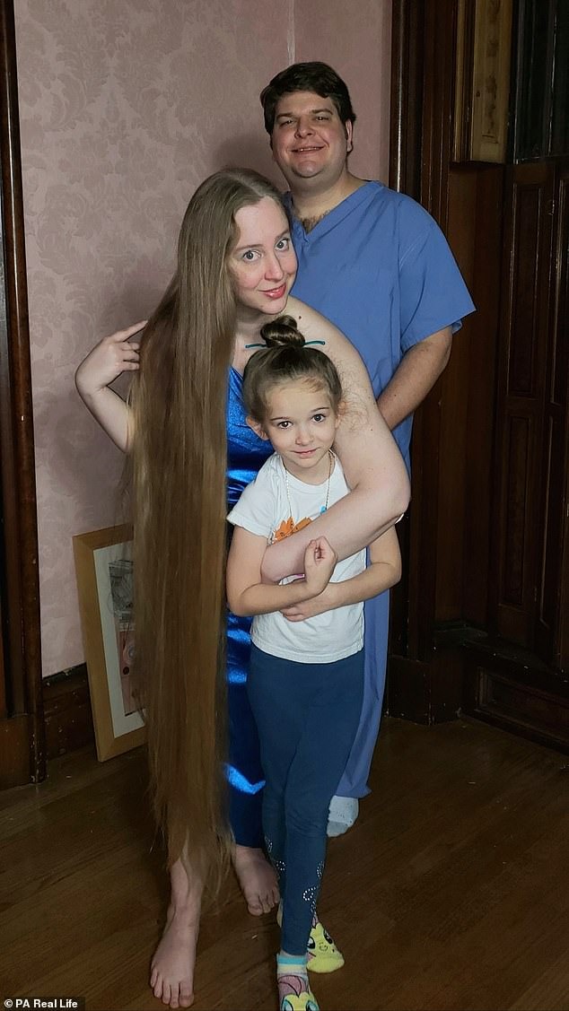 Фотография: Длина имеет значение: фетишисты предлагают американке деньги за то, чтобы она показала им волосы №4 - BigPicture.ru