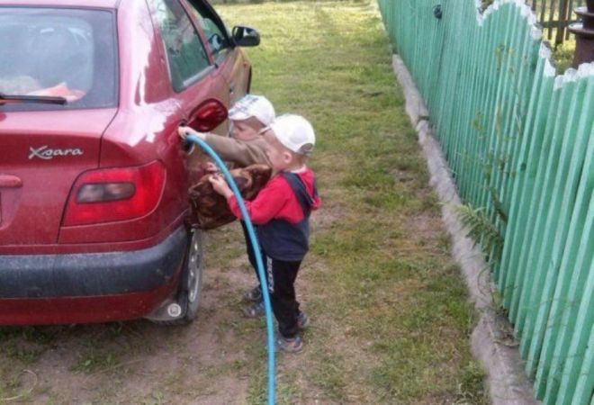 Фотография: 25 смешных фото о том, как выглядят 5 минут тишины в доме, где есть малыш №5 - BigPicture.ru