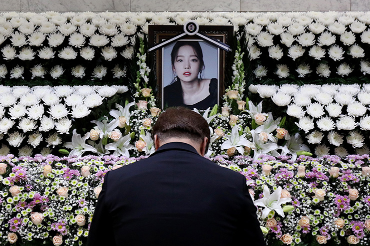 Фотография: Самые жуткие самоубийства звезд K-Pop: что доводит корейских айдолов до суицида №7 - BigPicture.ru