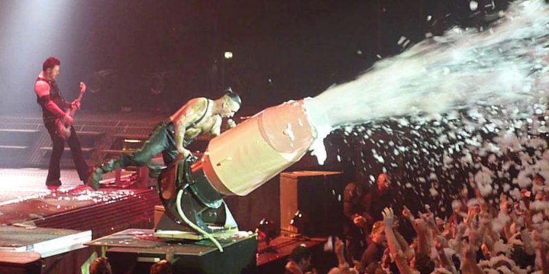 Фотография: 10 самых громких скандалов, связанных с группой Rammstein №10 - BigPicture.ru