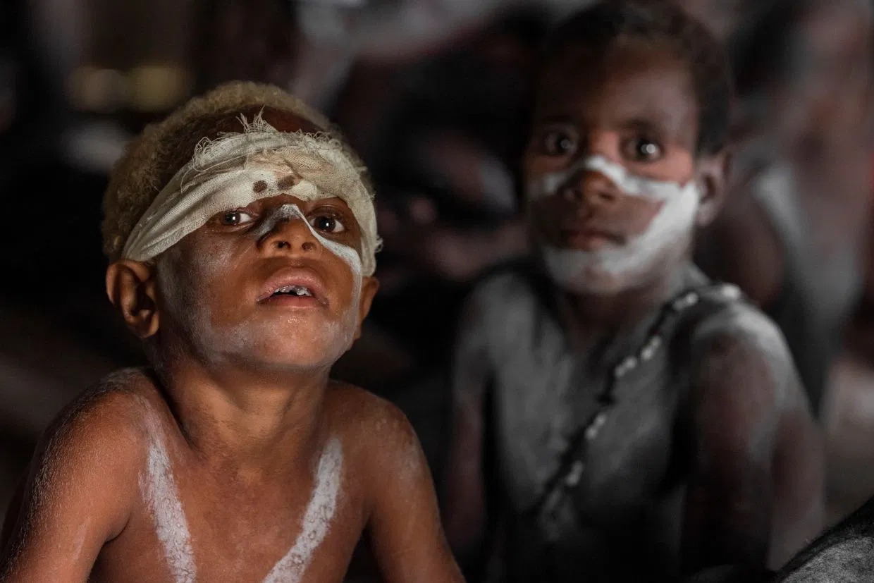 Фотография: Племя людоедов изнутри: каннибалы из Новой Гвинеи, которые съели Рокфеллера 60 лет назад №11 - BigPicture.ru