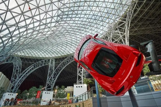 Фотография: На волне адреналина: Ferrari World в Абу-Даби обогнал Disney в борьбе за звание лучшего тематического парка мира №5 - BigPicture.ru