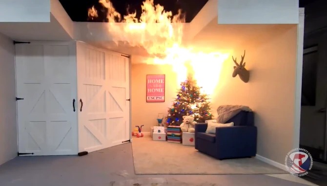 Фотография: Елочка, гори! Новогодняя красавица может превратить комнату в груду пепла за 23 секунды №3 - BigPicture.ru