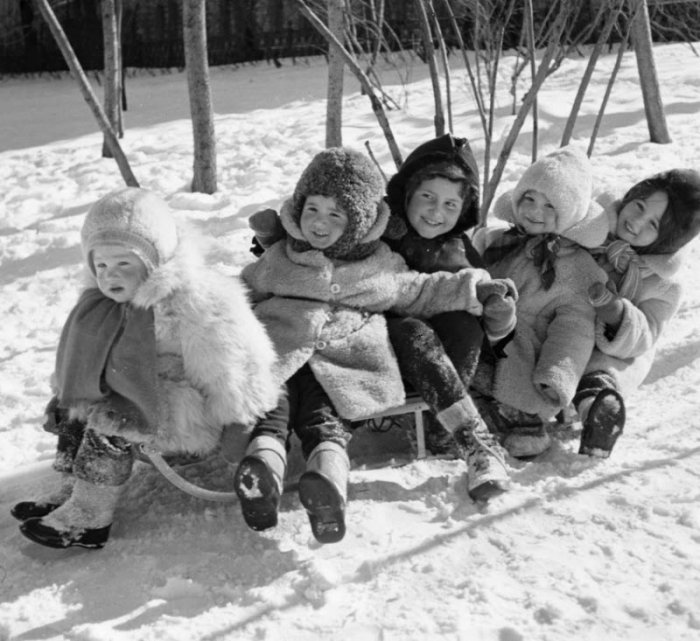 Фотография: Зимние катания на санках в СССР №12 - BigPicture.ru