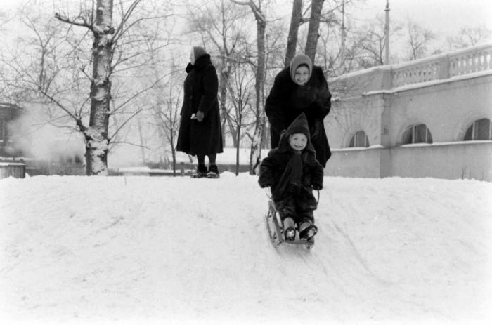 Фотография: Зимние катания на санках в СССР №13 - BigPicture.ru