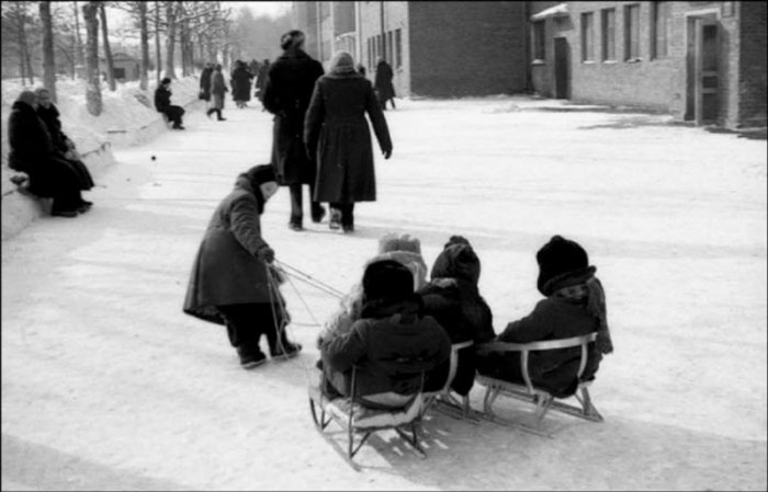 Фотография: Зимние катания на санках в СССР №19 - BigPicture.ru