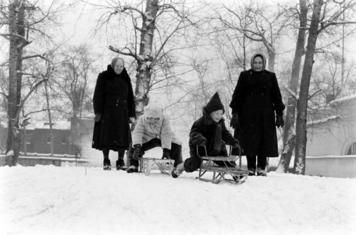 Фотография: Зимние катания на санках в СССР №24 - BigPicture.ru