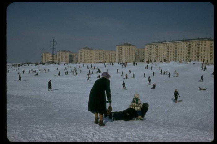 Фотография: Зимние катания на санках в СССР №37 - BigPicture.ru