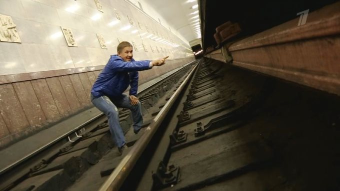 Фотография: Это должен знать каждый! Что делать при падении на рельсы в метро №2 - BigPicture.ru