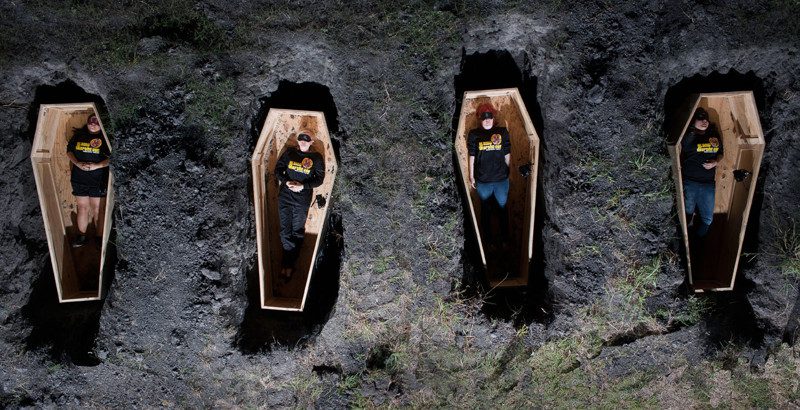 Фотография: Прижизненное погребение: зачем люди добровольно себя хоронят №7 - BigPicture.ru