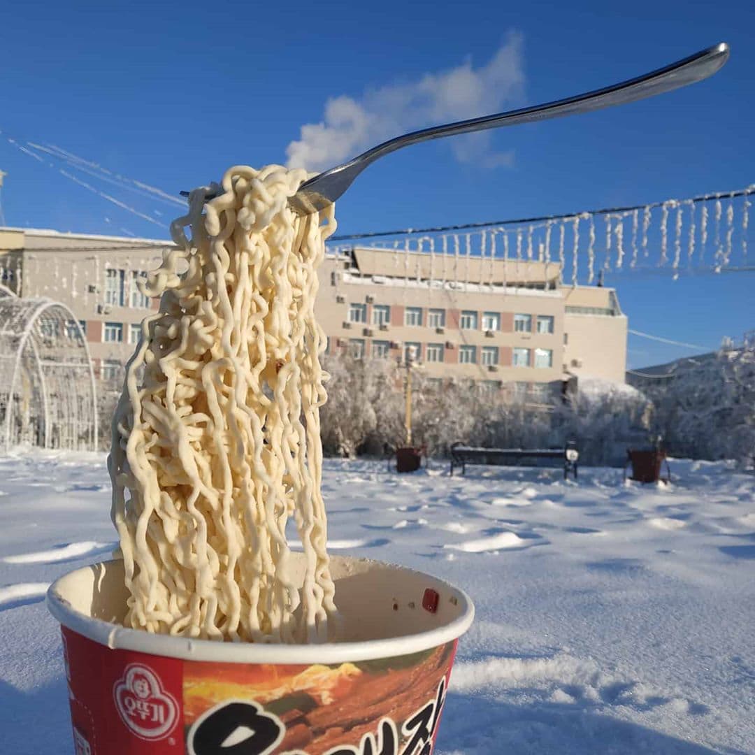 Фотография: 15 морозных фотографий из Якутии, где температуры в этом году достигали 60 градусов по Цельсию №12 - BigPicture.ru