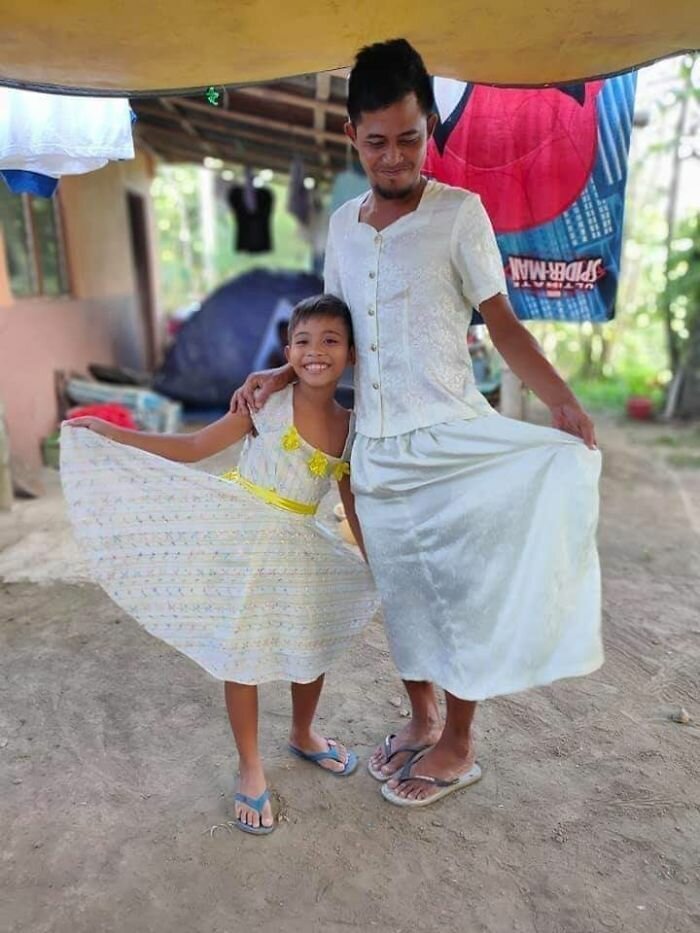 Фотография: Черт-те что и с боку бантик: филиппинцы, бежавшие от вулкана, делятся фото пожертвованной одежды №18 - BigPicture.ru