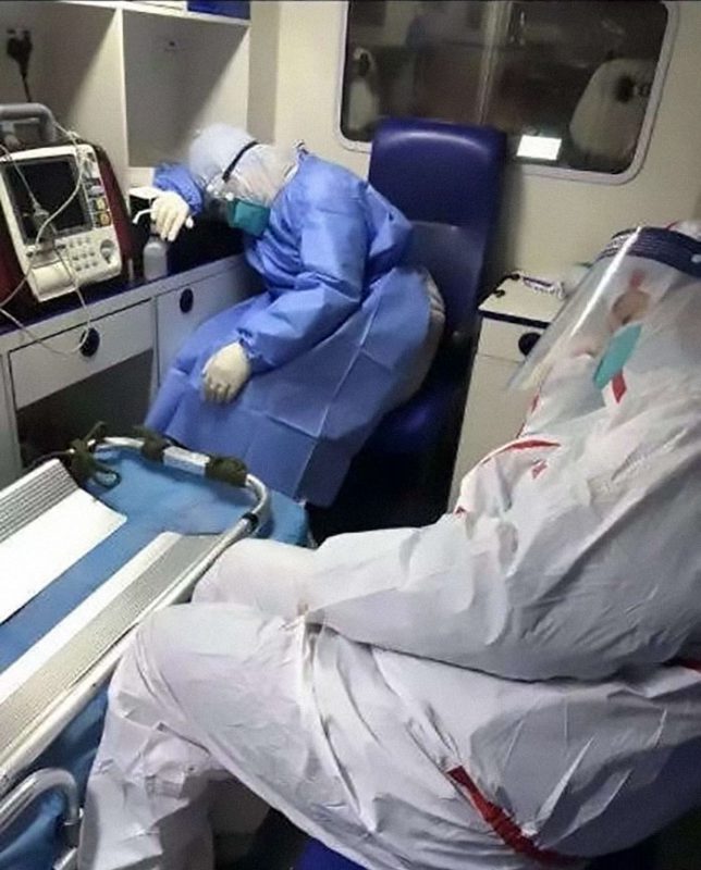 Фотография: 25 фото о буднях медперсонала в зараженном коронавирусом Ухане №23 - BigPicture.ru