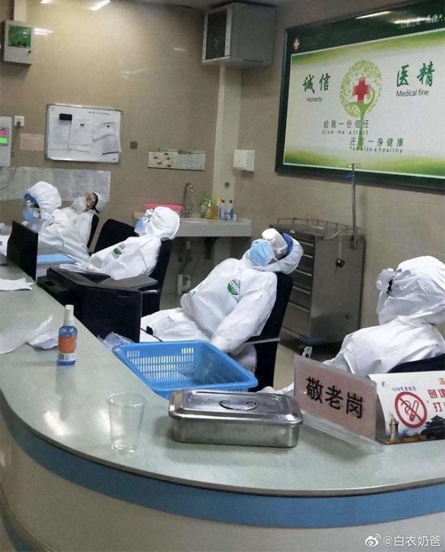 Фотография: 25 фото о буднях медперсонала в зараженном коронавирусом Ухане №24 - BigPicture.ru