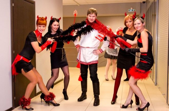 Фотография: 40 убойных фото с новогодних корпоративов, которые не на шутку рассмешат и удивят №32 - BigPicture.ru