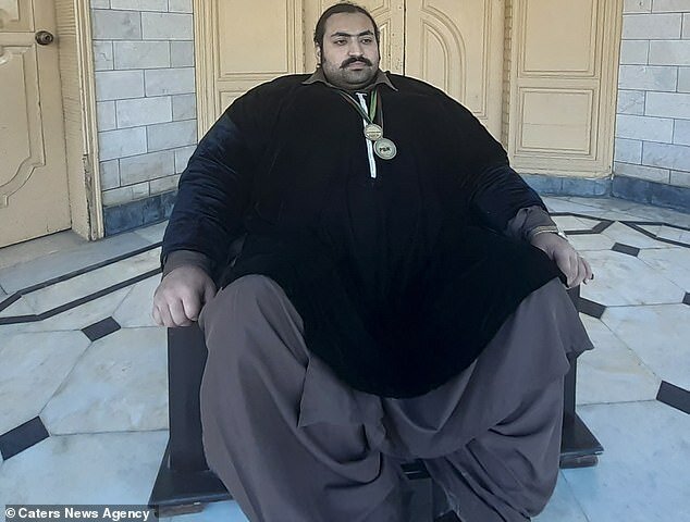 Картинки по запросу Этот мужчина весом 440 кг ищет для себя невесту