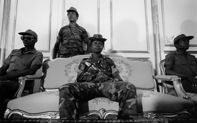 Фотография: Либерийские маньяки Сэмуэль Доэ и Чарльз Тейлор, или История неудавшейся демократии №6 - BigPicture.ru