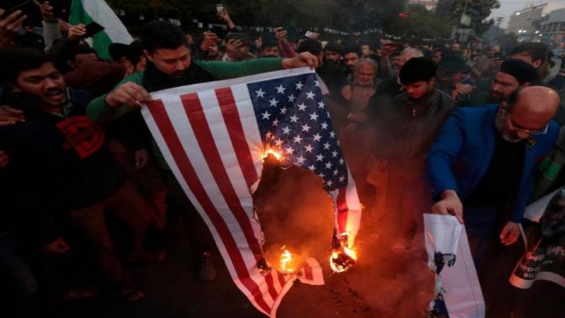 Фотография: В Иране фабрика делает флаги США и Израиля, чтобы потом их показательно сжигать №3 - BigPicture.ru