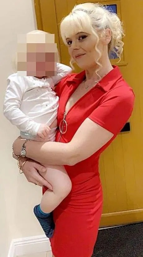 Фотография: Молодая, озорная: 38-летнюю бабушку из Ирландии принимают за старшую сестру дочери №3 - BigPicture.ru