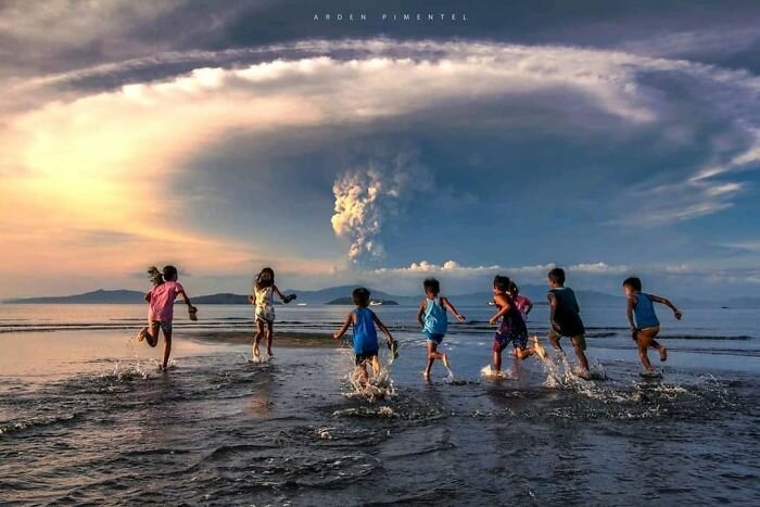 Фотография: Ужас, страх и красота: вся мощь вулкана Тааль в фотографиях №4 - BigPicture.ru