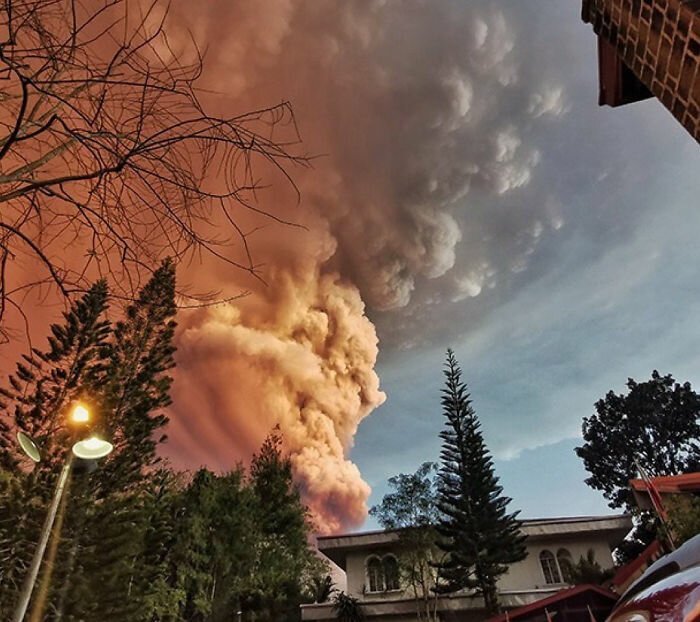 Фотография: Ужас, страх и красота: вся мощь вулкана Тааль в фотографиях №12 - BigPicture.ru