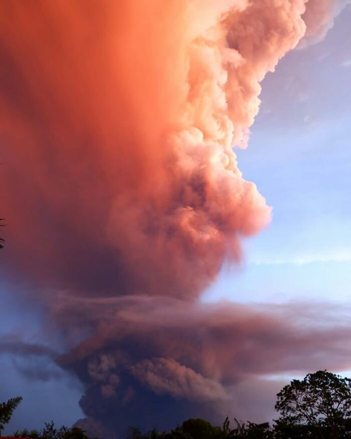 Фотография: Ужас, страх и красота: вся мощь вулкана Тааль в фотографиях №26 - BigPicture.ru