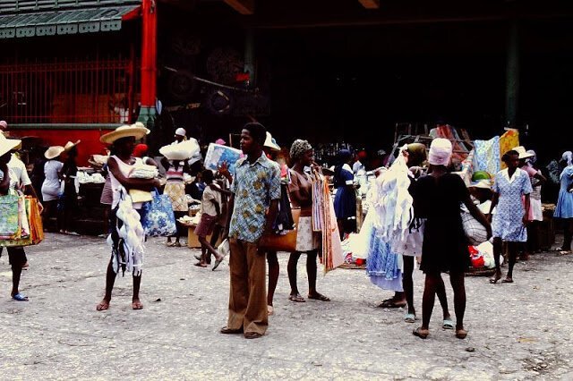 Фотография: 31 цветная фотография, документирующая жизнь Гаити в 1970-е №14 - BigPicture.ru