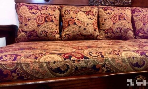 Мужчина из Волгограда продает диван по невероятной цене
