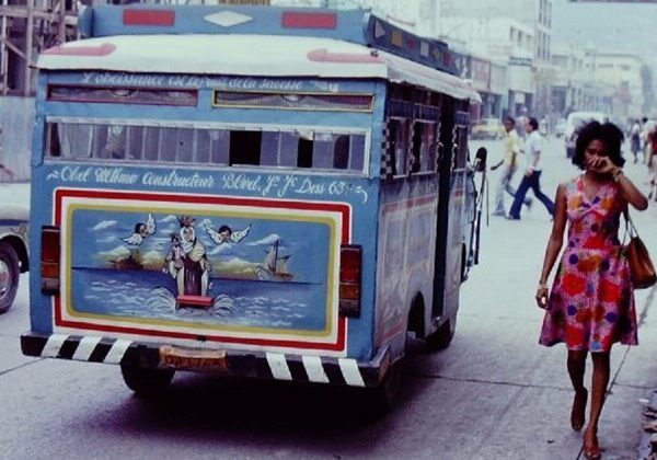 31 цветная фотография, документирующая жизнь Гаити в 1970‑е