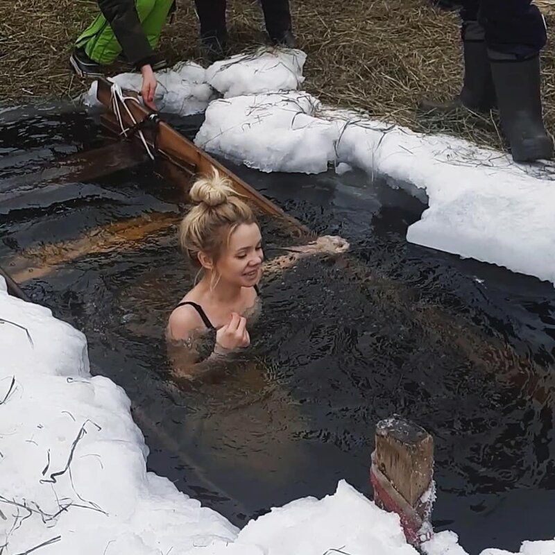Фотография: Сногсшибательные девушки крещенских купаний 2020 №2 - BigPicture.ru