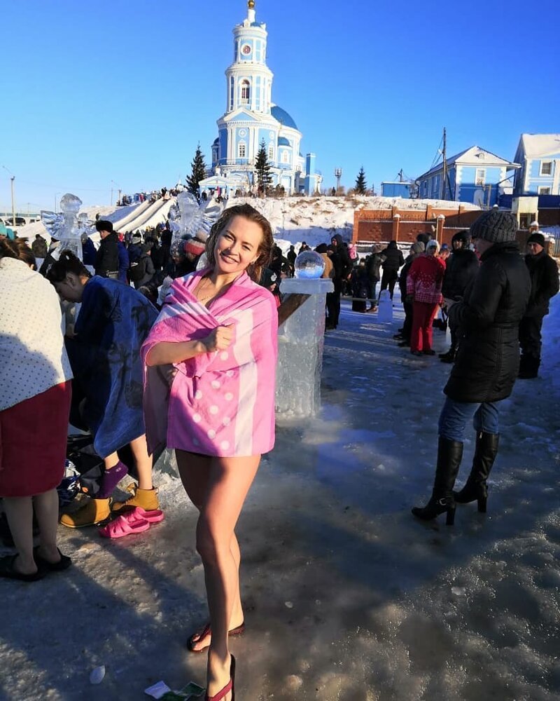 Фотография: Сногсшибательные девушки крещенских купаний 2020 №3 - BigPicture.ru