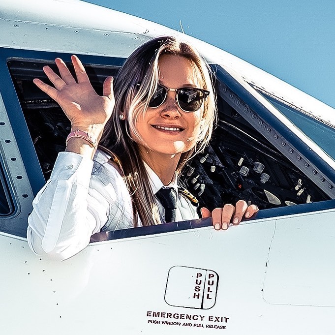 Фотография: 10 самых красивых девушек-пилотов, которые покорили Инстаграм №5 - BigPicture.ru