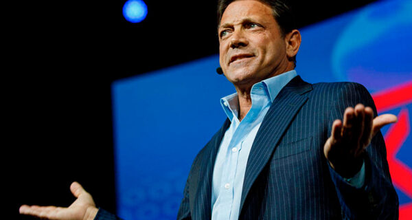 5 самых известных мошенников, о жизни которых сняли кино