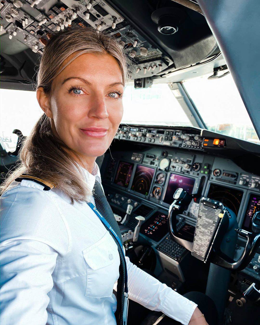 Фотография: 10 самых красивых девушек-пилотов, которые покорили Инстаграм №27 - BigPicture.ru