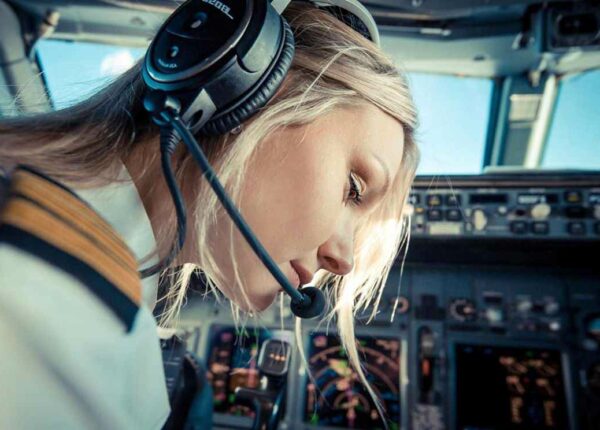 10 самых красивых девушек-пилотов, которые покорили Инстаграм