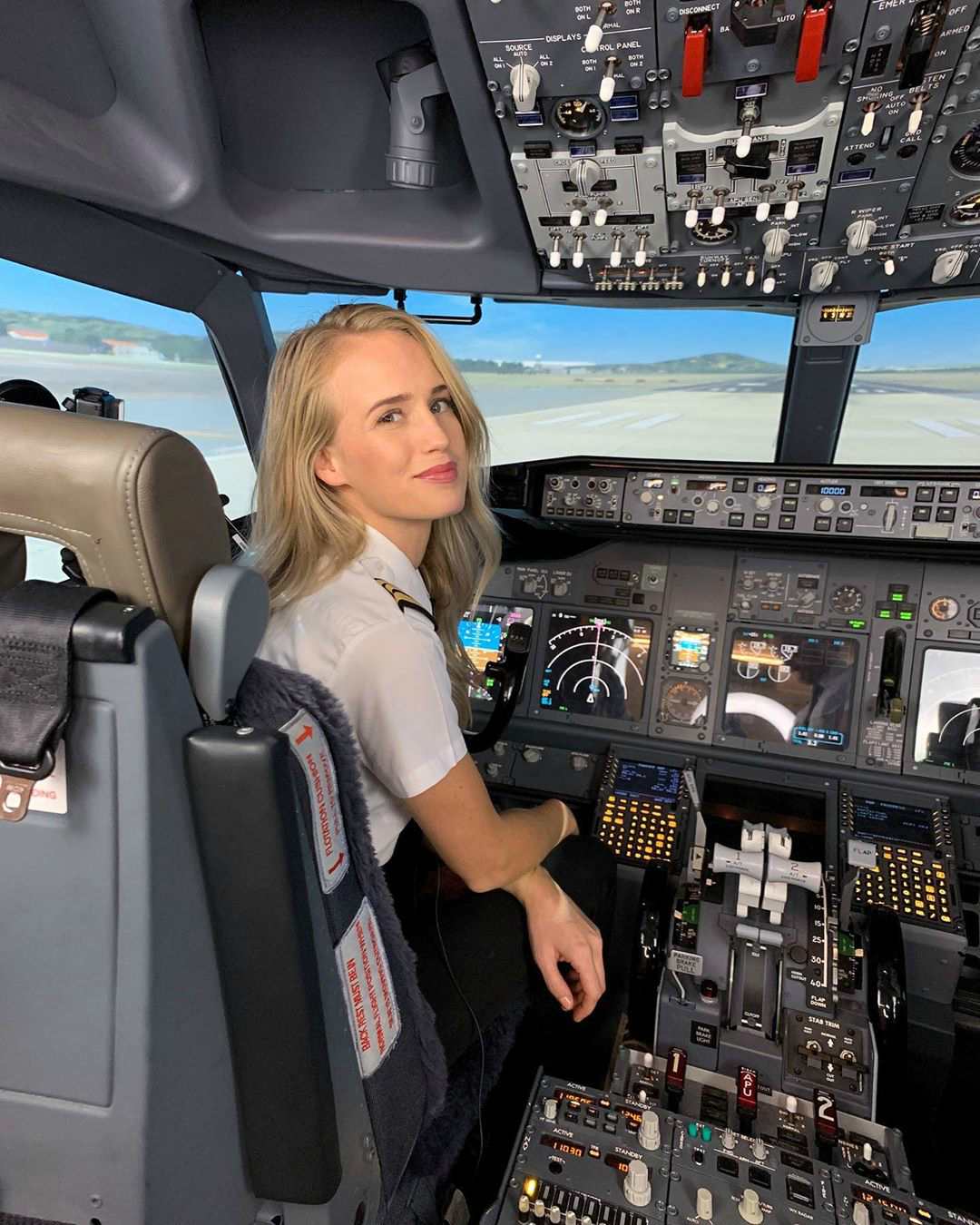 Фотография: 10 самых красивых девушек-пилотов, которые покорили Инстаграм №23 - BigPicture.ru