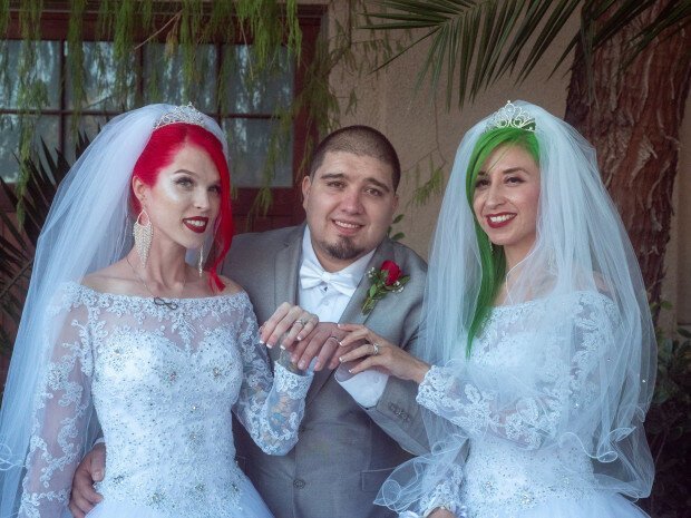 Фотография: Сообразили на троих: две американки вышли замуж за одного парня №1 - BigPicture.ru