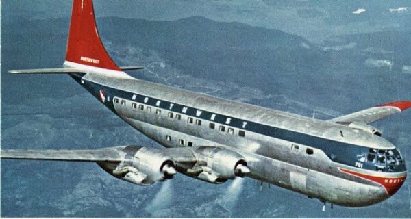 Как выглядел Boeing 377 Stratocruiser, самый большой пассажирский самолет в мире